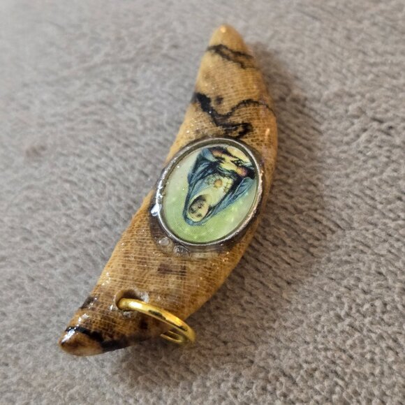 Hand Carved Crescent Moon Pendant with Immaculate Heart of Mary Medal - Picture 5 of 9